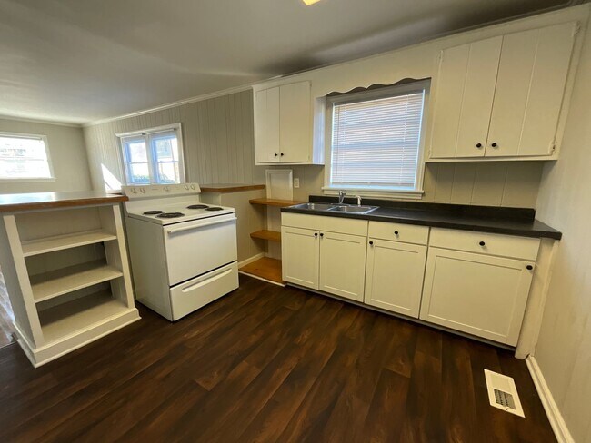 Building Photo - 201 Lowdermilk St