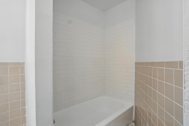 Building Photo - 419 S 7th Ave