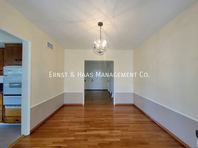 Building Photo - Beautiful Bixby Knolls 2 Bedroom Home with...