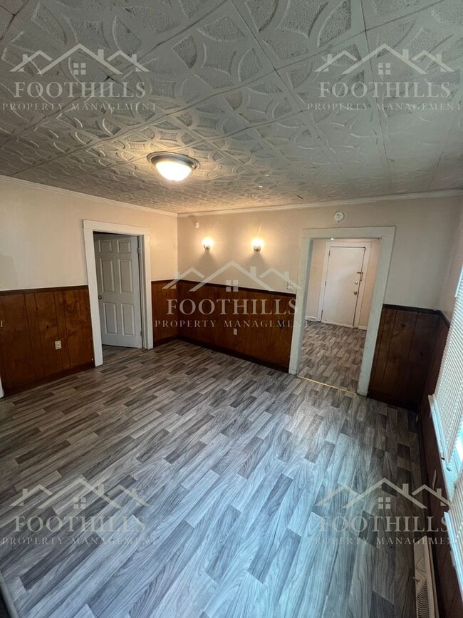 Building Photo - Spacious 3 Bedroom Home Near Anderson Univ...