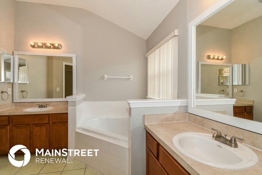 Building Photo - 11924 Rolling River Blvd