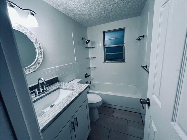Building Photo - 5323 Satsuma Dr