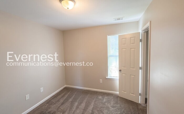 Building Photo - 128 Rocky Ridge Dr