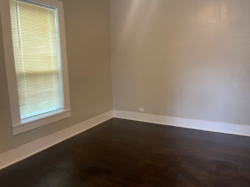 Building Photo - 534 E Sycamore St