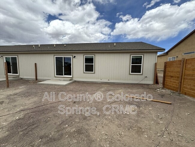 Building Photo - 692 E Hahns Peak Ave