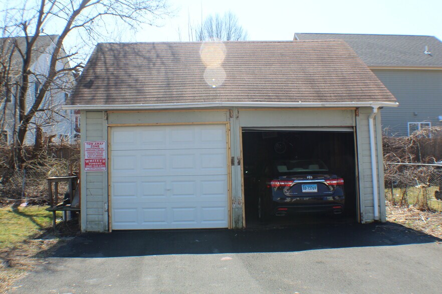 Primary Photo - 49 Brownell Ave