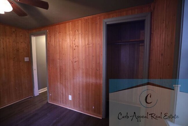 Building Photo - Recently renovated 3 bed, 1 bath house - includes workshop (electricity & bath), storage shed & f...