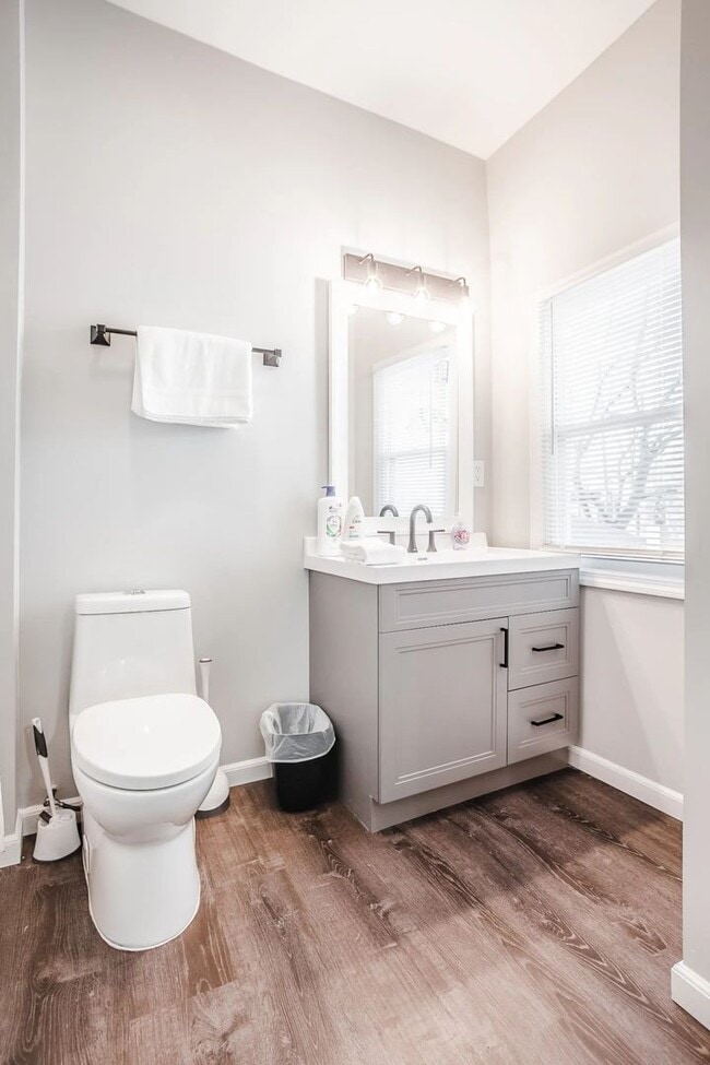 Building Photo - Private Unfurnished Single Family Home In ...