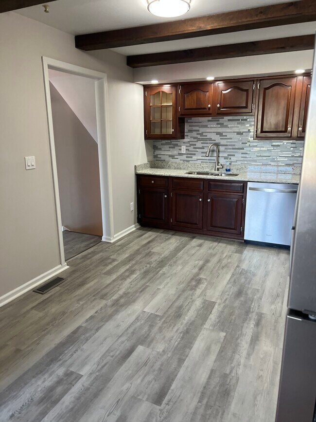 Building Photo - 161 N Gates Ave