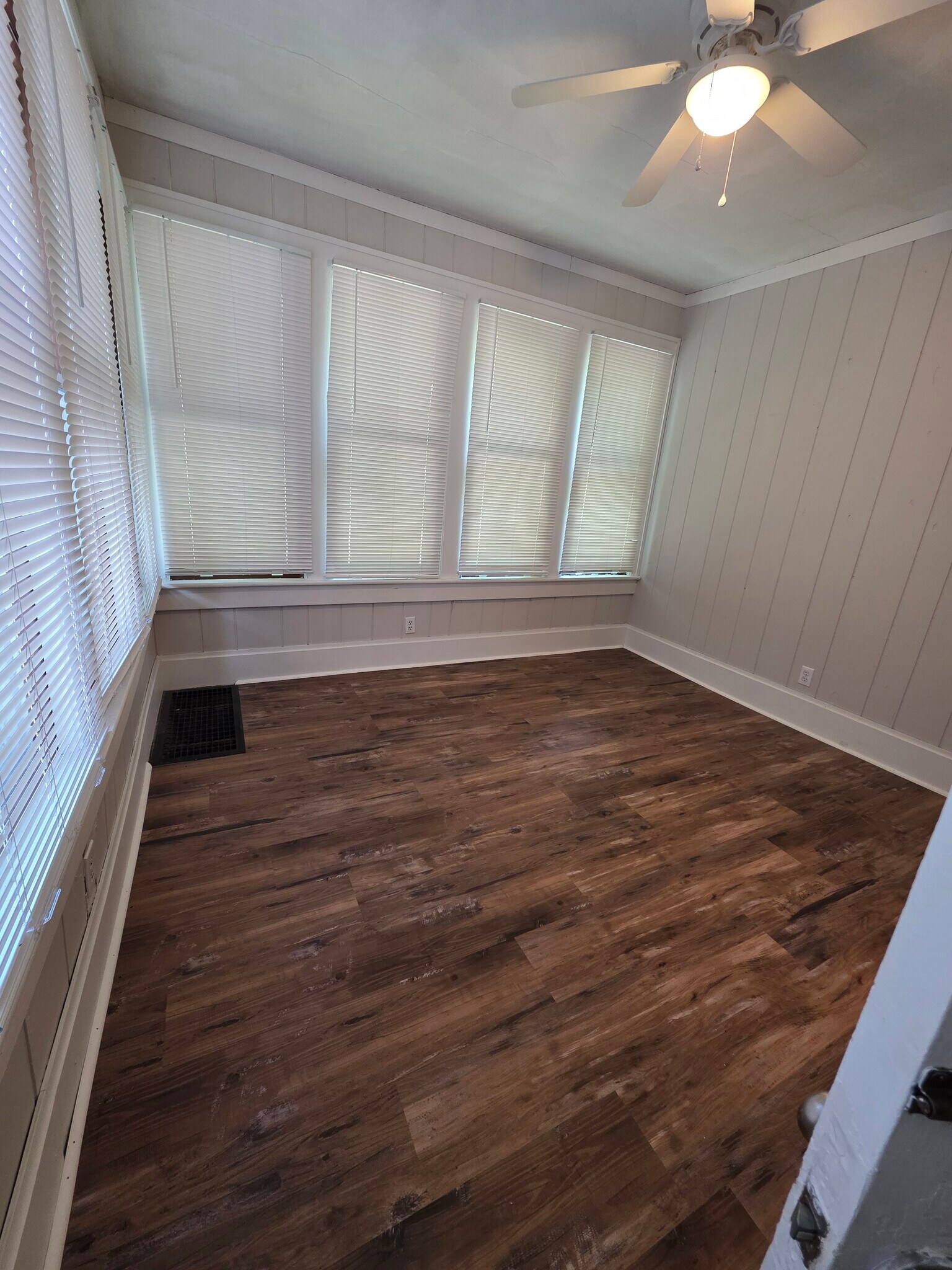 Bedroom 1 - 220 E Oakland Ave