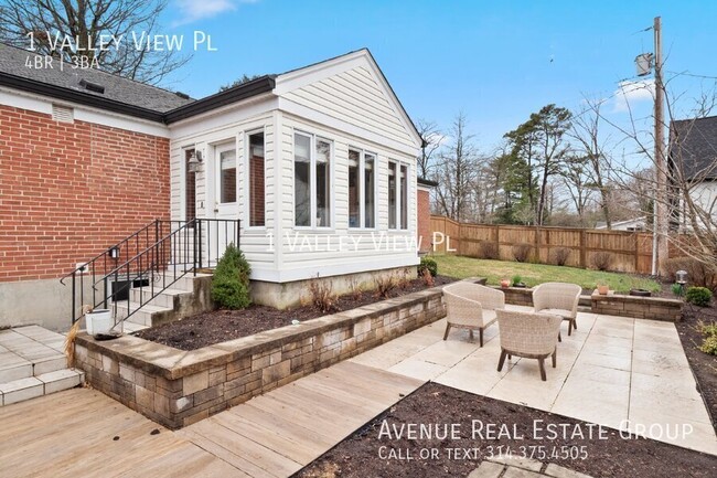 Building Photo - Luxury 4-Bed Home in Coveted Ladue Neighbo...