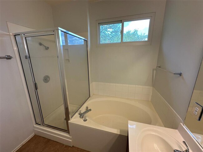 Building Photo - 1603 Azalea Dr