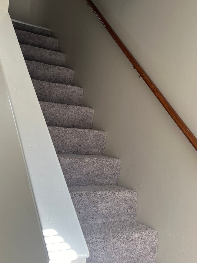 Building Photo - WATERFRONT CONDO IN LAKE PARK