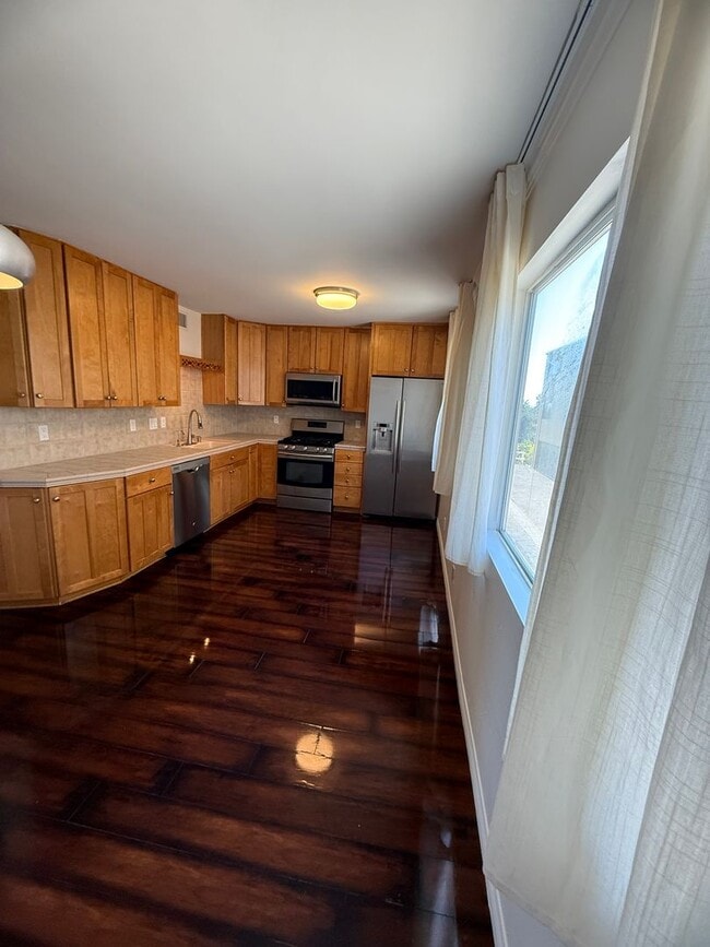 Building Photo - Cabrini 2 bedroom townhome