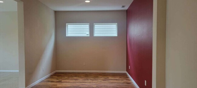 Building Photo - 4 bedroom with one large bonus room