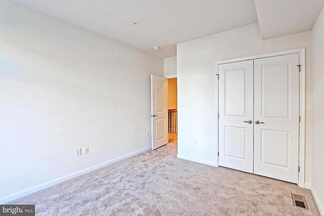 Building Photo - 13652 Endeavour Dr