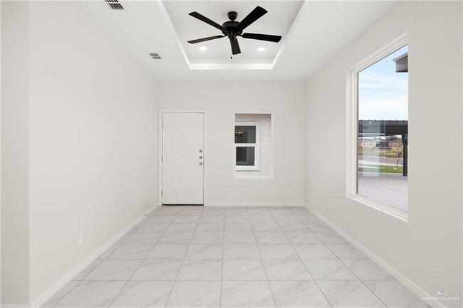 Building Photo - 14 Hillside S Ave