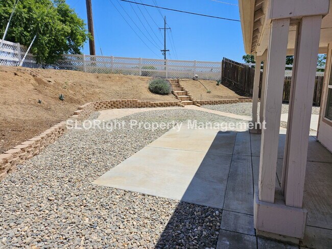 Building Photo - AVAILABLE AUGUST - Spacious 3 Bed / 2.5 Bath Templeton Condo