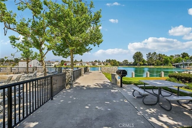 Building Photo - 15 Waterway