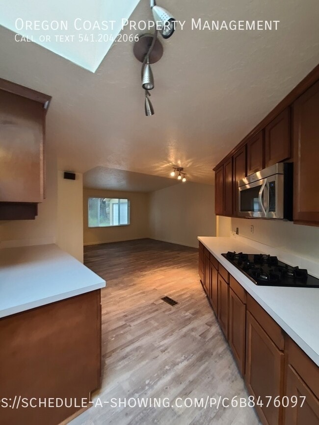 Building Photo - 7020 Glen Ave