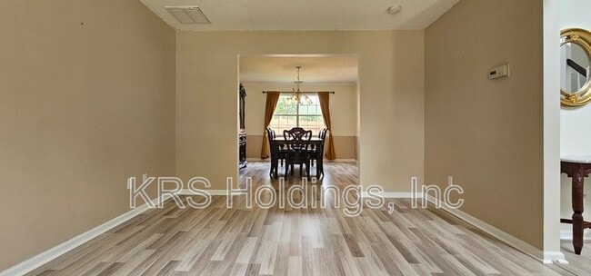 Building Photo - 3136 Sacramento Dr