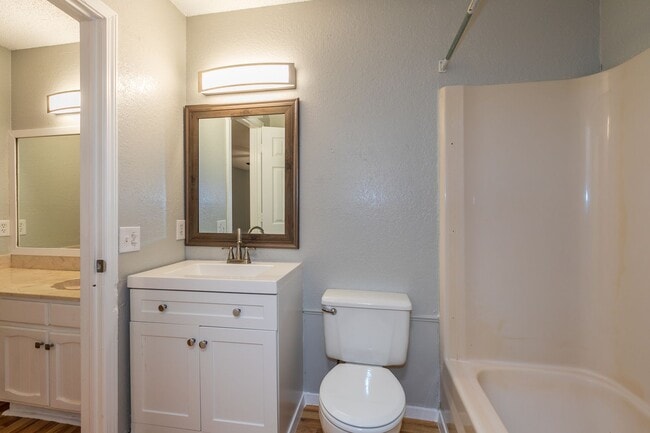 Building Photo - 2 Bed | 1.5 Bath East Tulsa with Spacious Back yard!