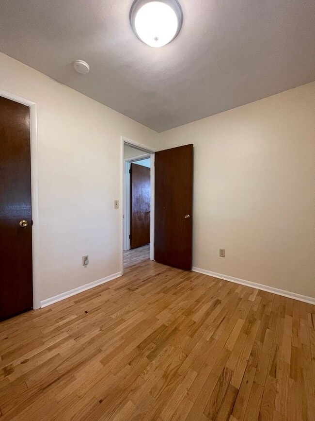 Building Photo - Three Bedroom Ranch in Portage