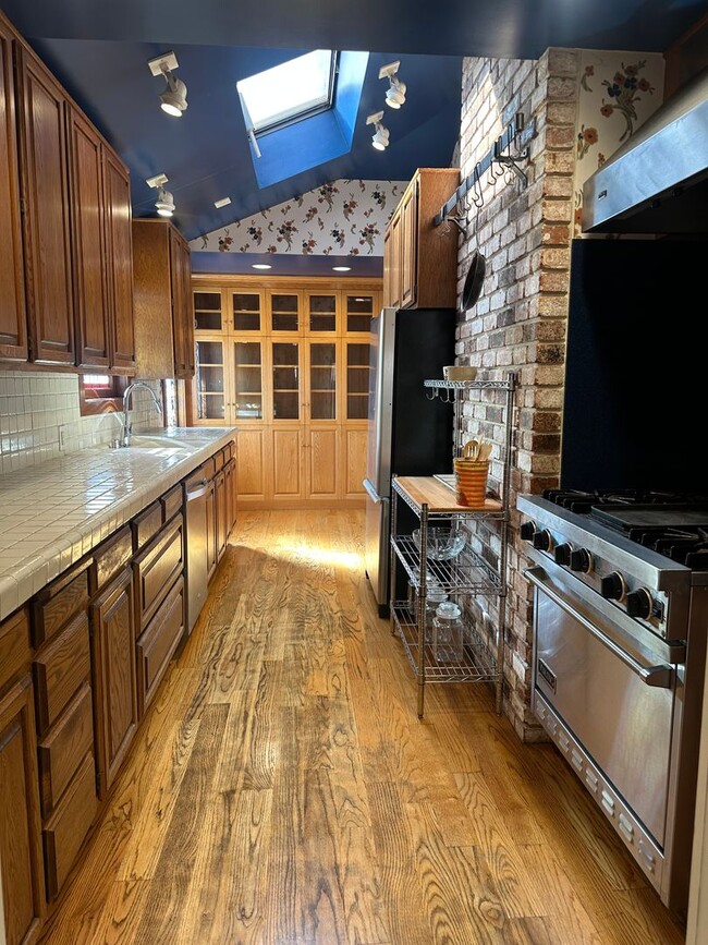 Building Photo - Charming Single-Family Two-Bedroom Home in South San Francisco