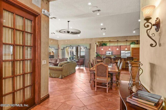 Building Photo - 201 25th Ave S