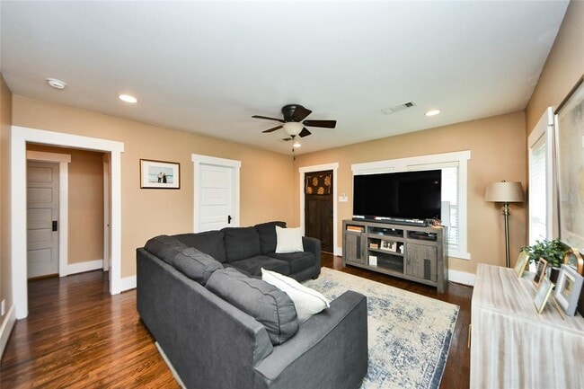 Building Photo - 311 Cosmos St