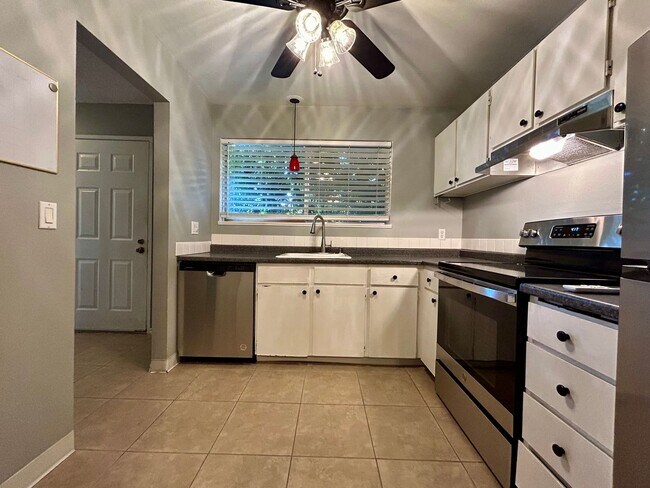 Building Photo - FIRST MONTHS RENT FREE! Welcome to your new home!