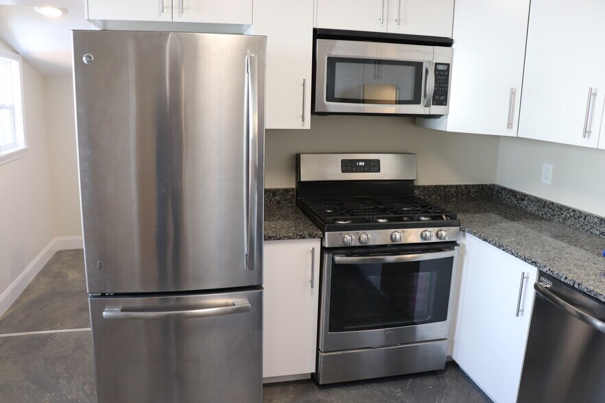 Kitchen - 2742 Wolcott St