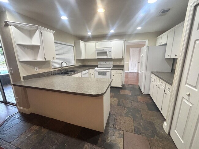 Building Photo - 1009 Terry Dr