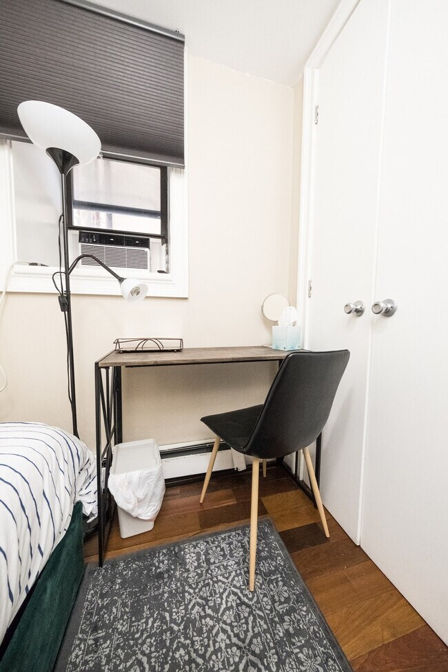 Building Photo - 65 W 107th St