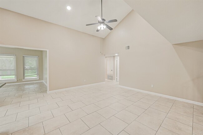 Building Photo - 2302 Brook View Ln