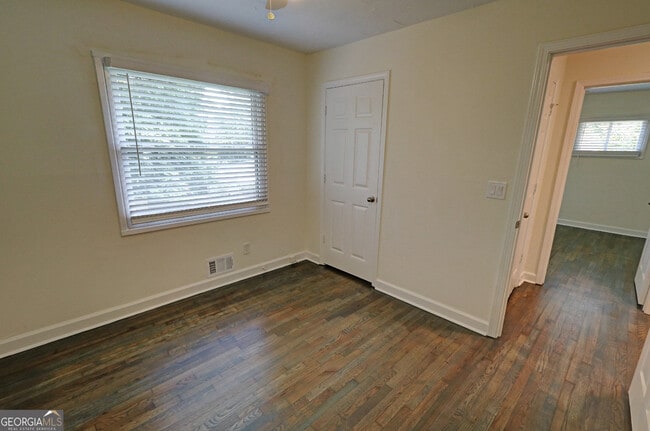 Building Photo - 4985 Crowe Dr SE