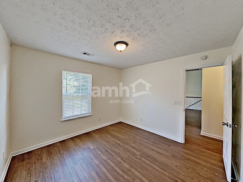 Building Photo - 78 Red Maple Way