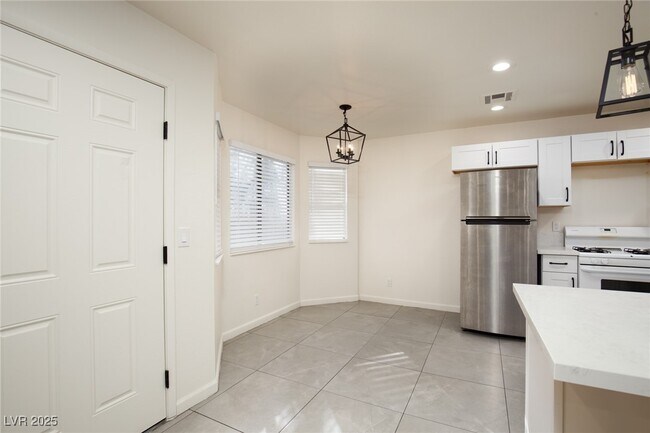 Building Photo - 737 Rock Springs Dr