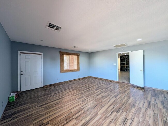 Building Photo - 3848 W North Ln