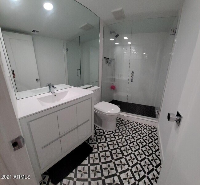 Building Photo - 4201 E Camelback Rd