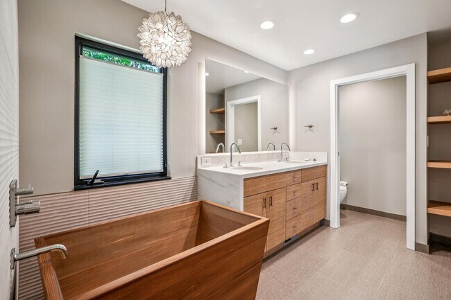Building Photo - Renovated Linfield Oaks Retreat with Private Garden and Guest Studio