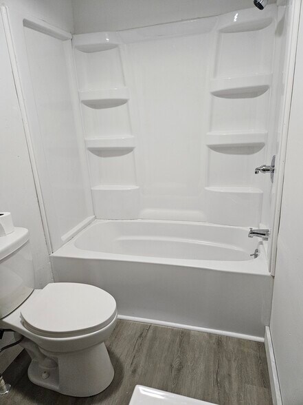 Building Photo - 1020 Wingert St