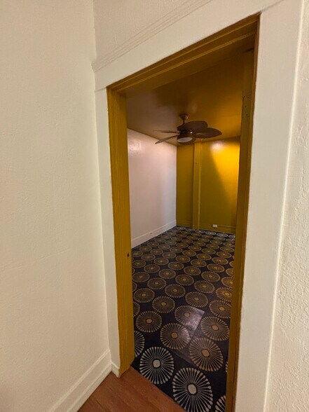 Building Photo - 6531 West Blvd., Apt 6