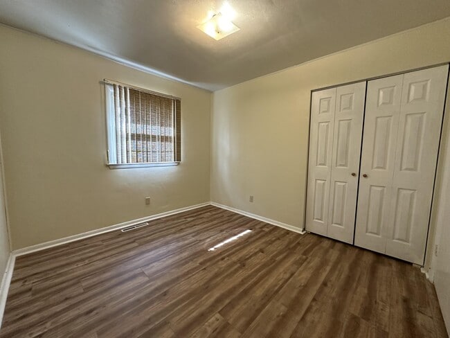 Building Photo - 3252 Club House Rd