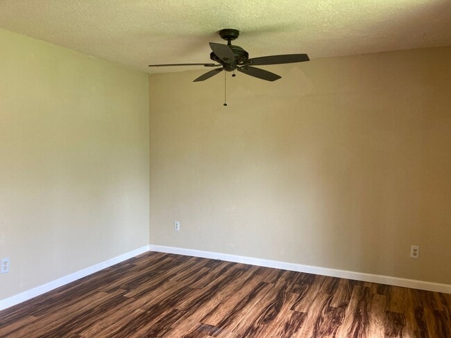 Building Photo - Single Level Ranch Home in Newberg