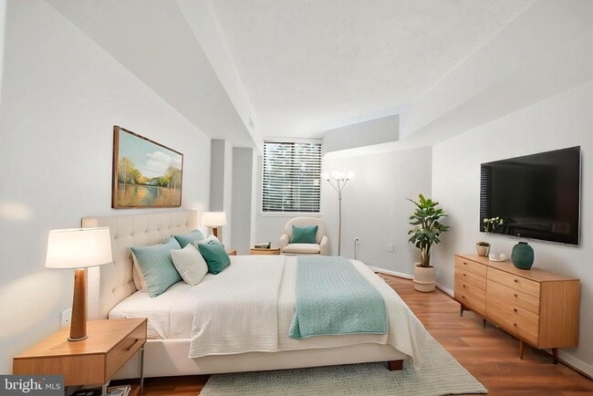 Building Photo - 1001 N Randolph St