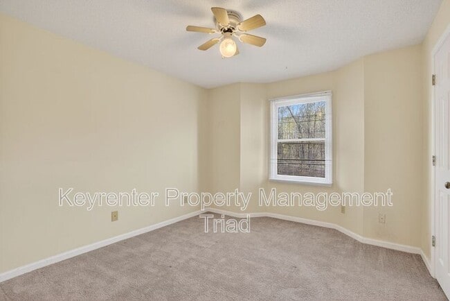 Building Photo - 3701 Cotswold Terrace