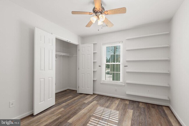 Building Photo - 11806 Camelot Way