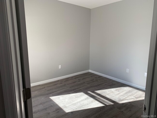 Building Photo - 21 Collegeview Ave