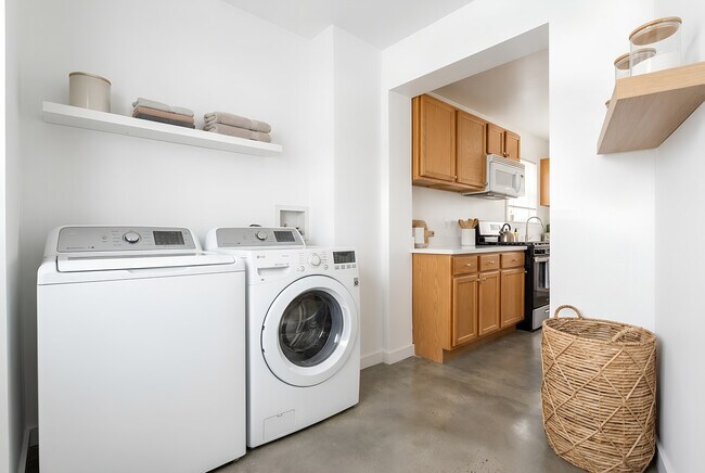 Building Photo - 4810 W Strong St